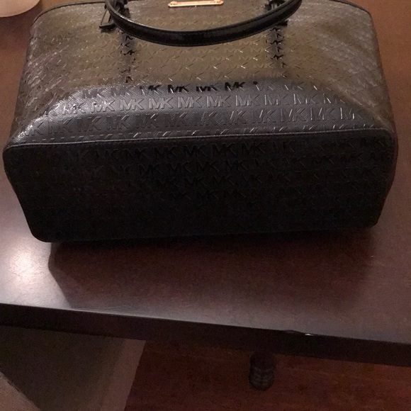 Michael Kors Jet Set Carry All Tote - Picture 8 of 8